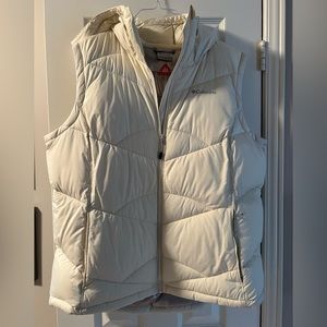 Columbia Women’s White Down Vest Size 1X